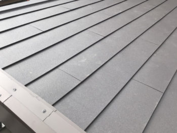 神戸市中央区　屋根カバー工法取付工事