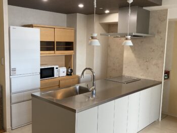 空間になじむ、上質なシステムキッチンへ